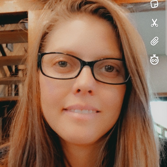 Meet your Posher, Holly - Picture 1 of 1